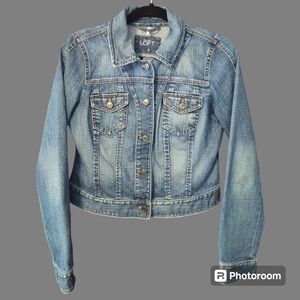 Ann Taylor Loft denim jacket. Size 4. Mediumblue denim. Double breast pocket.